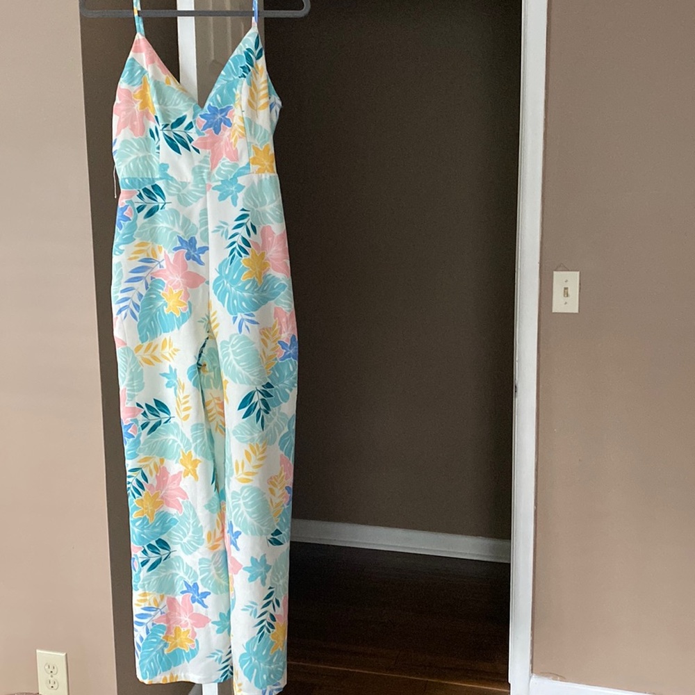 H&M sexy summer/spring jumpsuit to wear out to brunch or anywhere:)